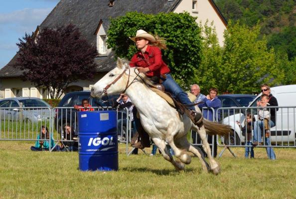 Marine au Barrel Racing à Saignes